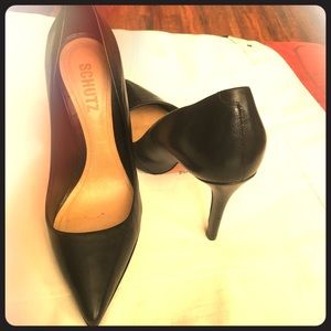 Timeless schutz size 7 black leather shoes